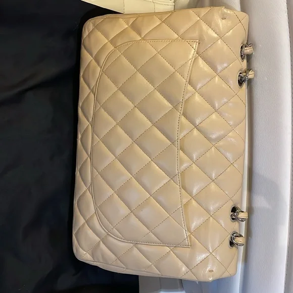Chanel jumbo single flap bought at Yoogie’s Closet had it cleaned touched up - Picture 4 of 15
